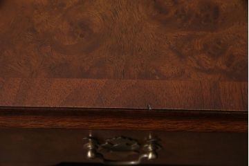 イギリスビンテージ　BEVAN FUNNELL(ベヴァン・ファンネル)　ウォールナット　バーズアイの杢目が高級な雰囲気を高めるリビングボード(スモールチェスト、収納棚、サイドボード)(R-047252)