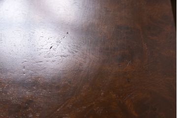イギリスビンテージ　BEVAN FUNNELL(ベヴァン・ファンネル)　ウォールナット　バーズアイの杢目が高級な雰囲気を高めるリビングボード(スモールチェスト、収納棚、サイドボード)(R-047252)