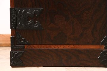 中古　伝統民芸　岩谷堂箪笥　荘厳な金具が抜群の存在感を漂わせる衣装箪笥(着物箪笥、整理箪笥、衣装盆)(R-047254)