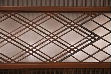 アンティーク建具　繊細に並んだ細い桟に組子が映える筬欄間(オサランマ、明り取り、建具)(R-047256)