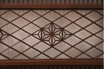 アンティーク建具　繊細に並んだ細い桟に組子が映える筬欄間(オサランマ、明り取り、建具)(R-047256)