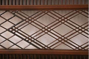 アンティーク建具　繊細に並んだ細い桟に組子が映える筬欄間(オサランマ、明り取り、建具)(R-047256)