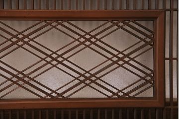 アンティーク建具　繊細に並んだ細い桟に組子が映える筬欄間(オサランマ、明り取り、建具)(R-047256)