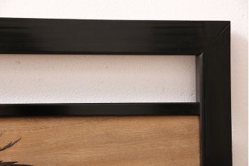 アンティーク建具　昭和レトロ　枠漆塗り　飛ぶ鶴の様子が透かし彫りで表現された欄間(明り取り、明かり取り)(R-047258)