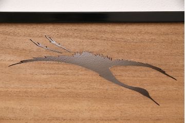 アンティーク建具　昭和レトロ　枠漆塗り　飛ぶ鶴の様子が透かし彫りで表現された欄間(明り取り、明かり取り)(R-047258)