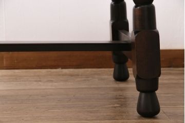 ビンテージ　松本民芸家具　挽き物の脚が目を引くクラシカルなダイニングテーブル(食卓)(R-047263)