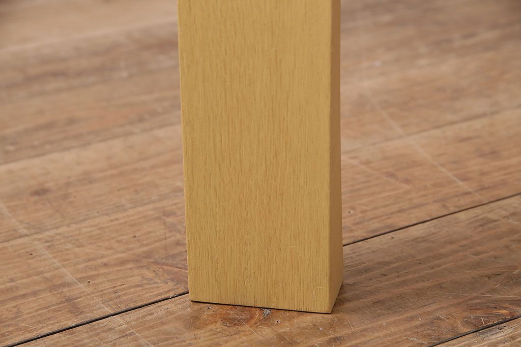 美品　富士ファニチア(FUJI FURNITURE)　Ahti(アハティ)　柔らかな曲線が美しいダイニングテーブル(食卓、4人掛け、6人掛け)(定価約13万円)(R-047264)