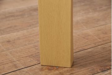 美品　富士ファニチア(FUJI FURNITURE)　Ahti(アハティ)　柔らかな曲線が美しいダイニングテーブル(食卓、4人掛け、6人掛け)(定価約13万円)(R-047264)