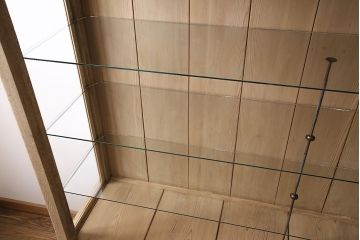 アンティーク　大正期　ストリップド(剥離)　栗材製　品格のある佇まいが魅力的な特大ガラスケース(飾り棚、ショーケース、陳列棚)(R-047269)