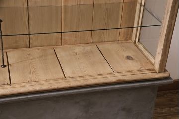 アンティーク　大正期　ストリップド(剥離)　栗材製　品格のある佇まいが魅力的な特大ガラスケース(飾り棚、ショーケース、陳列棚)(R-047269)