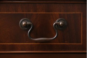 ビンテージ　マホガニー材　イギリスからやってきた格式高いスモールチェスト(引き出し、サイドチェスト)(R-047271)