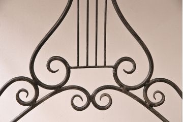 中古　イギリス家具　MAITLAND SMITH(メートランドスミス)　白鳥モチーフの脚がお洒落なコンソールテーブル(定価約30万円)(飾り台)(R-047275)