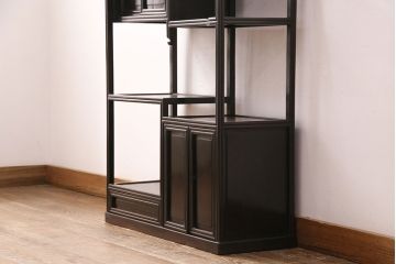和製アンティーク　シックな佇まいが魅力的な花梨材製の茶棚(茶箪笥、収納棚、飾り棚、カリン材)(R-047276)