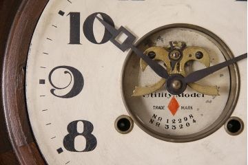 アンティーク時計　8DAY CLOCK　お洒落なディスプレイとして活躍してくれる赤菱式改良掛時計(柱時計、壁掛け時計、ディスプレイ時計)(R-047277)
