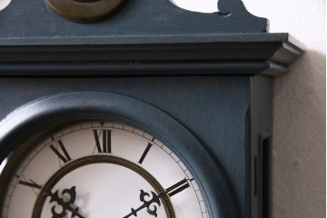 アンティーク時計　戦前　精工舎(セイコー、SEIKOSHA)　当店でネイビーのペイントを施した、筋ガラスがお洒落な掛時計(掛け時計、古時計)(R-047279)