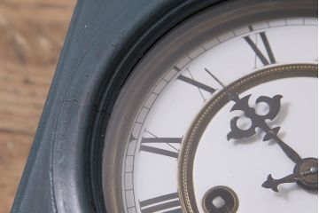 アンティーク時計　戦前　精工舎(セイコー、SEIKOSHA)　当店でネイビーのペイントを施した、筋ガラスがお洒落な掛時計(掛け時計、古時計)(R-047279)