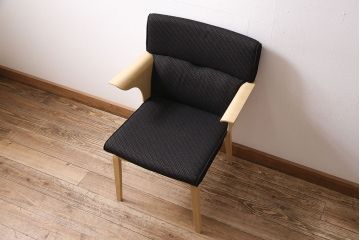 中古　富士ファニチア(富士ファニチュア、フジファニチュア、FUJI FURNITURE、富士ファニチャー)布Aタイプ　アームのシルエットが素敵なオーク材製アームチェア(定価約6万5千円)(ダイニングチェア、椅子)(R-047281)