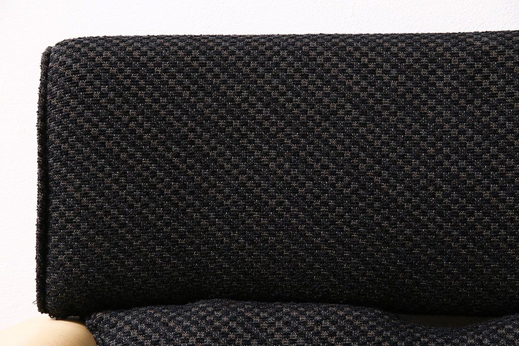 中古　富士ファニチア(富士ファニチュア、フジファニチュア、FUJI FURNITURE、富士ファニチャー)布Aタイプ　アームのシルエットが素敵なオーク材製アームチェア(定価約6万5千円)(ダイニングチェア、椅子)(R-047281)