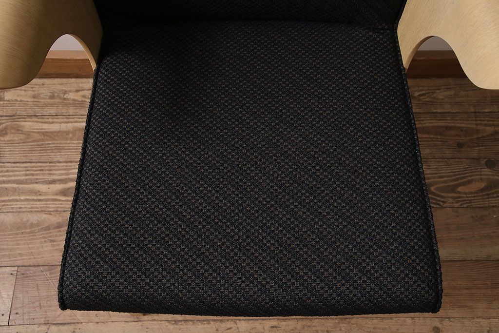 中古　富士ファニチア(富士ファニチュア、フジファニチュア、FUJI FURNITURE、富士ファニチャー)布Aタイプ　アームのシルエットが素敵なオーク材製アームチェア(定価約6万5千円)(ダイニングチェア、椅子)(R-047281)