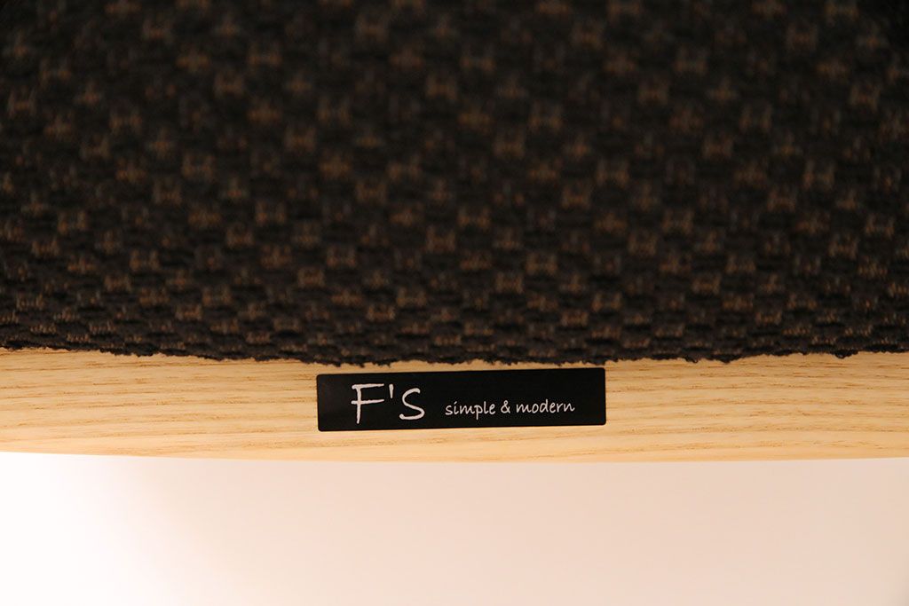 中古　富士ファニチア(富士ファニチュア、フジファニチュア、FUJI FURNITURE、富士ファニチャー)布Aタイプ　アームのシルエットが素敵なオーク材製アームチェア(定価約6万5千円)(ダイニングチェア、椅子)(R-047281)