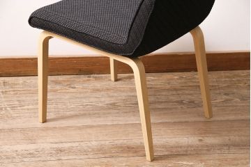 中古　富士ファニチア(富士ファニチュア、フジファニチュア、FUJI FURNITURE、富士ファニチャー)　布Aタイプ　北欧スタイルに活躍するオーク材製のアームレスチェア(定価約4万5千円)(ダイニングチェア、椅子)(R-047282)