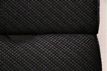 中古　富士ファニチア(富士ファニチュア、フジファニチュア、FUJI FURNITURE、富士ファニチャー)　布Aタイプ　北欧スタイルに活躍するオーク材製のアームレスチェア(定価約4万5千円)(ダイニングチェア、椅子)(R-047283)