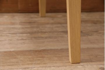 中古　富士ファニチア(富士ファニチュア、フジファニチュア、FUJI FURNITURE、富士ファニチャー)　布Aタイプ　北欧スタイルに活躍するオーク材製のアームレスチェア(定価約4万5千円)(ダイニングチェア、椅子)(R-047283)