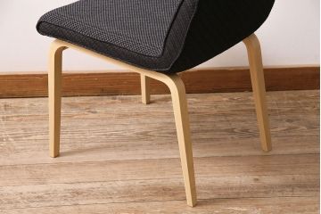 中古　富士ファニチア(富士ファニチュア、フジファニチュア、FUJI FURNITURE、富士ファニチャー)　布Aタイプ　北欧スタイルに活躍するオーク材製のアームレスチェア(定価約4万5千円)(ダイニングチェア、椅子)(R-047283)