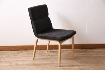 中古　富士ファニチア(富士ファニチュア、フジファニチュア、FUJI FURNITURE、富士ファニチャー)　布Aタイプ　北欧スタイルに活躍するオーク材製のアームレスチェア(定価約4万5千円)(ダイニングチェア、椅子)(R-047284)
