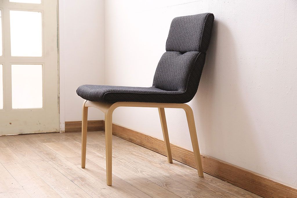 中古　富士ファニチア(富士ファニチュア、フジファニチュア、FUJI FURNITURE、富士ファニチャー)　布Aタイプ　北欧スタイルに活躍するオーク材製のアームレスチェア(定価約4万5千円)(ダイニングチェア、椅子)(R-047284)