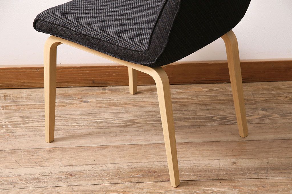 中古　富士ファニチア(富士ファニチュア、フジファニチュア、FUJI FURNITURE、富士ファニチャー)　布Aタイプ　北欧スタイルに活躍するオーク材製のアームレスチェア(定価約4万5千円)(ダイニングチェア、椅子)(R-047284)