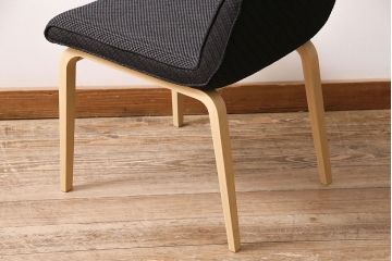 中古　富士ファニチア(富士ファニチュア、フジファニチュア、FUJI FURNITURE、富士ファニチャー)　布Aタイプ　北欧スタイルに活躍するオーク材製のアームレスチェア(定価約4万5千円)(ダイニングチェア、椅子)(R-047284)