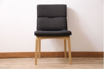 中古　富士ファニチア(富士ファニチュア、フジファニチュア、FUJI FURNITURE、富士ファニチャー)　布Aタイプ　北欧スタイルに活躍するオーク材製のアームレスチェア(定価約4万5千円)(ダイニングチェア、椅子)(R-047285)