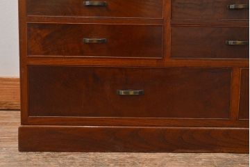 中古　国産の指物家具　高級品!上品な佇まいが魅力的な前面桑材製のチェスト(引き出し)(定価約35万円)(R-047287)
