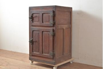 レトロ家具　ナラ材　ディスプレイにおすすめ!ノスタルジックな雰囲気作りに活躍する木製冷蔵庫(冷蔵箱、収納棚)(R-047290)