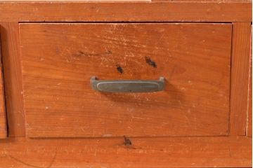昭和レトロ　どこか懐かしさを感じるヒノキ材製の戸棚(収納棚、キャビネット、飾り棚)(R-047294)