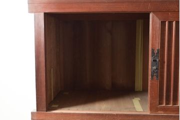 和製アンティーク　ヒノキ材　和モダンな空間作りに!縦と横の桟が上品な和を演出する収納箪笥(水屋箪笥、重ね箪笥)(R-047297)