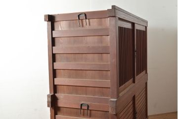 和製アンティーク　ヒノキ材　和モダンな空間作りに!縦と横の桟が上品な和を演出する収納箪笥(水屋箪笥、重ね箪笥)(R-047297)