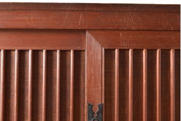 和製アンティーク　ヒノキ材　和モダンな空間作りに!縦と横の桟が上品な和を演出する収納箪笥(水屋箪笥、重ね箪笥)(R-047297)