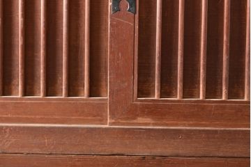 和製アンティーク　ヒノキ材　和モダンな空間作りに!縦と横の桟が上品な和を演出する収納箪笥(水屋箪笥、重ね箪笥)(R-047297)