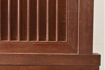 和製アンティーク　ヒノキ材　和モダンな空間作りに!縦と横の桟が上品な和を演出する収納箪笥(水屋箪笥、重ね箪笥)(R-047297)