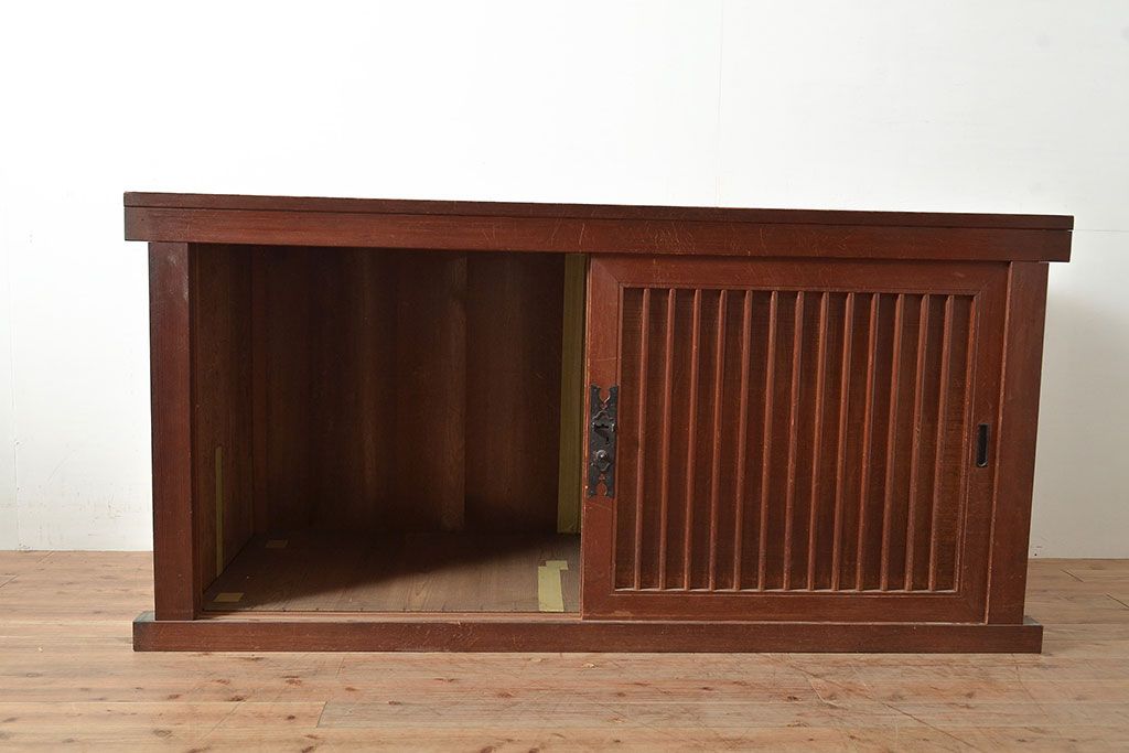 和製アンティーク　ヒノキ材　和モダンな空間作りに!縦桟が上品な収納箪笥(水屋箪笥、サイドボード)(R-047298)