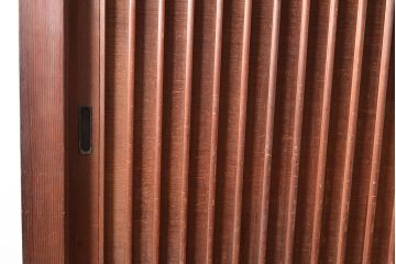 和製アンティーク　ヒノキ材　和モダンな空間作りに!縦桟が上品な収納箪笥(水屋箪笥、サイドボード)(R-047298)