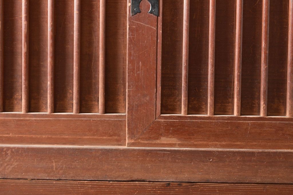 和製アンティーク　ヒノキ材　和モダンな空間作りに!縦桟が上品な収納箪笥(水屋箪笥、サイドボード)(R-047298)