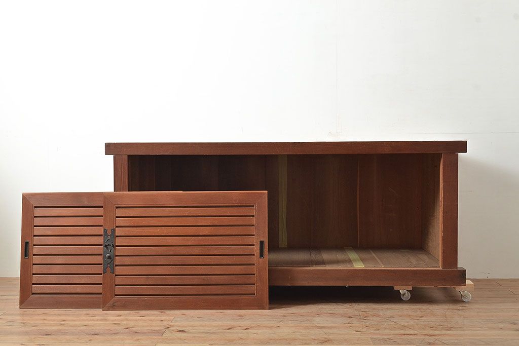 和製アンティーク　ヒノキ材　和モダンな空間作りに!横桟が上品な収納箪笥(水屋箪笥、サイドボード)(R-047299)