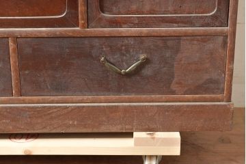 和製アンティーク　前面ケヤキ材　貴重な玉杢と桐鳳凰図が上品な和を醸し出す茶棚(飾り棚、茶箪笥、収納棚)(R-047301)