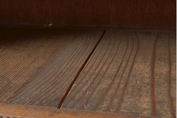大正ロマン　前面栓材　彫りがアクセントになった奥行が深いオープンラック(収納棚)(R-047304)