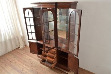 中古　DREXEL HERITAGE(ドレクセルヘリテイジ)　LARRY W. KIDDY　コレクションケースにおすすめ!高級感を演出する照明付きキャビネット(キュリオケース、飾り棚)(R-047305)