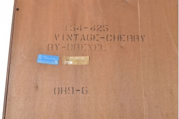中古　DREXEL HERITAGE(ドレクセルヘリテイジ)　LARRY W. KIDDY　コレクションケースにおすすめ!高級感を演出する照明付きキャビネット(キュリオケース、飾り棚)(R-047305)