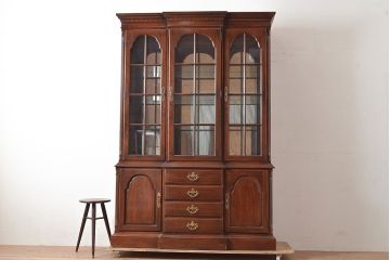中古　DREXEL HERITAGE(ドレクセルヘリテイジ)　LARRY W. KIDDY　コレクションケースにおすすめ!高級感を演出する照明付きキャビネット(キュリオケース、飾り棚)(R-047305)